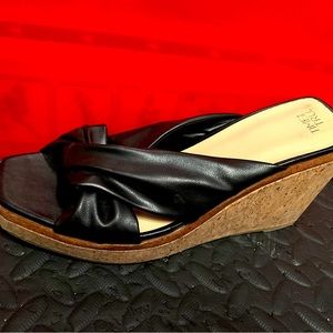 Time and tru woman’s sandals